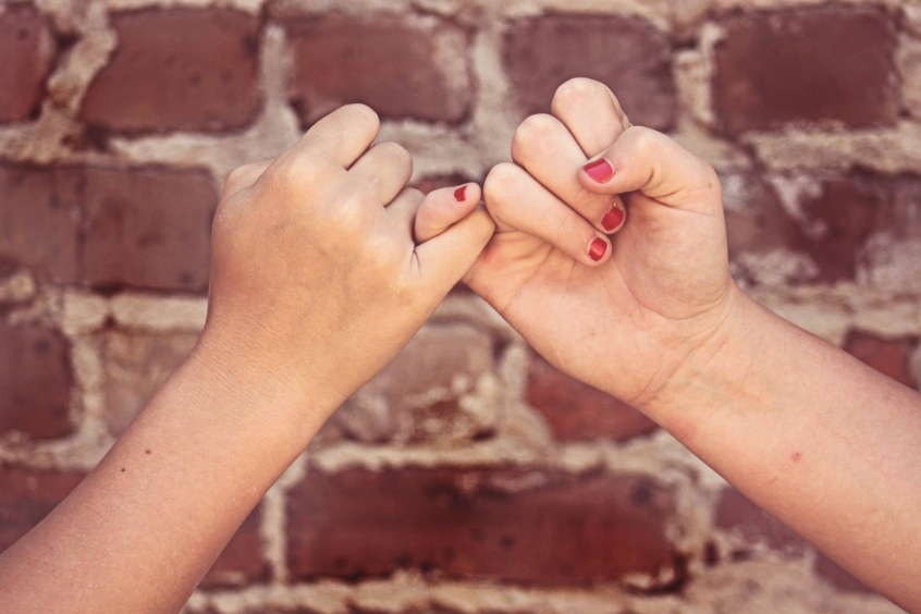 Händer "pinky swear"